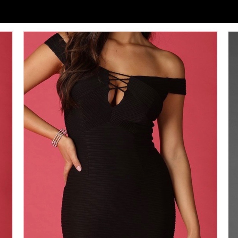 2/$20 sale 🚨 Off the shoulder dress (Last one)